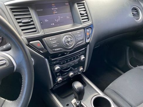 Used 2017 Nissan Pathfinder SV image 31