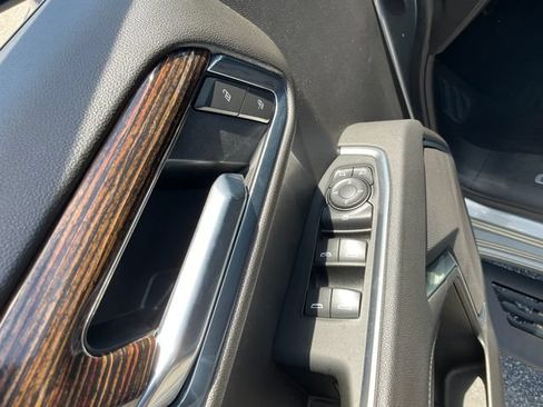 Certified 2025 GMC Sierra 1500 Elevation AWD/4WD image 8