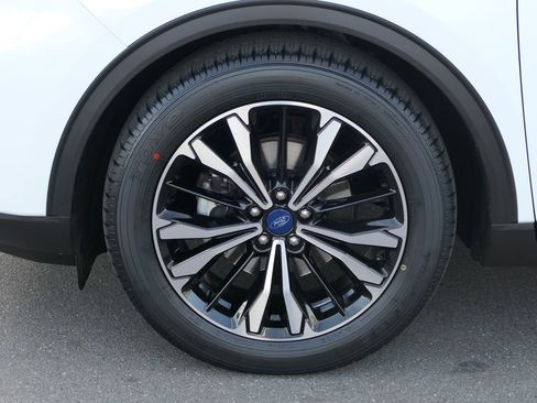 Used 2022 Ford Escape SE w/ SE Sport Appearance Package image 11