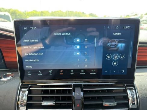 Used 2024 Lincoln Navigator Premiere AWD/4WD image 34