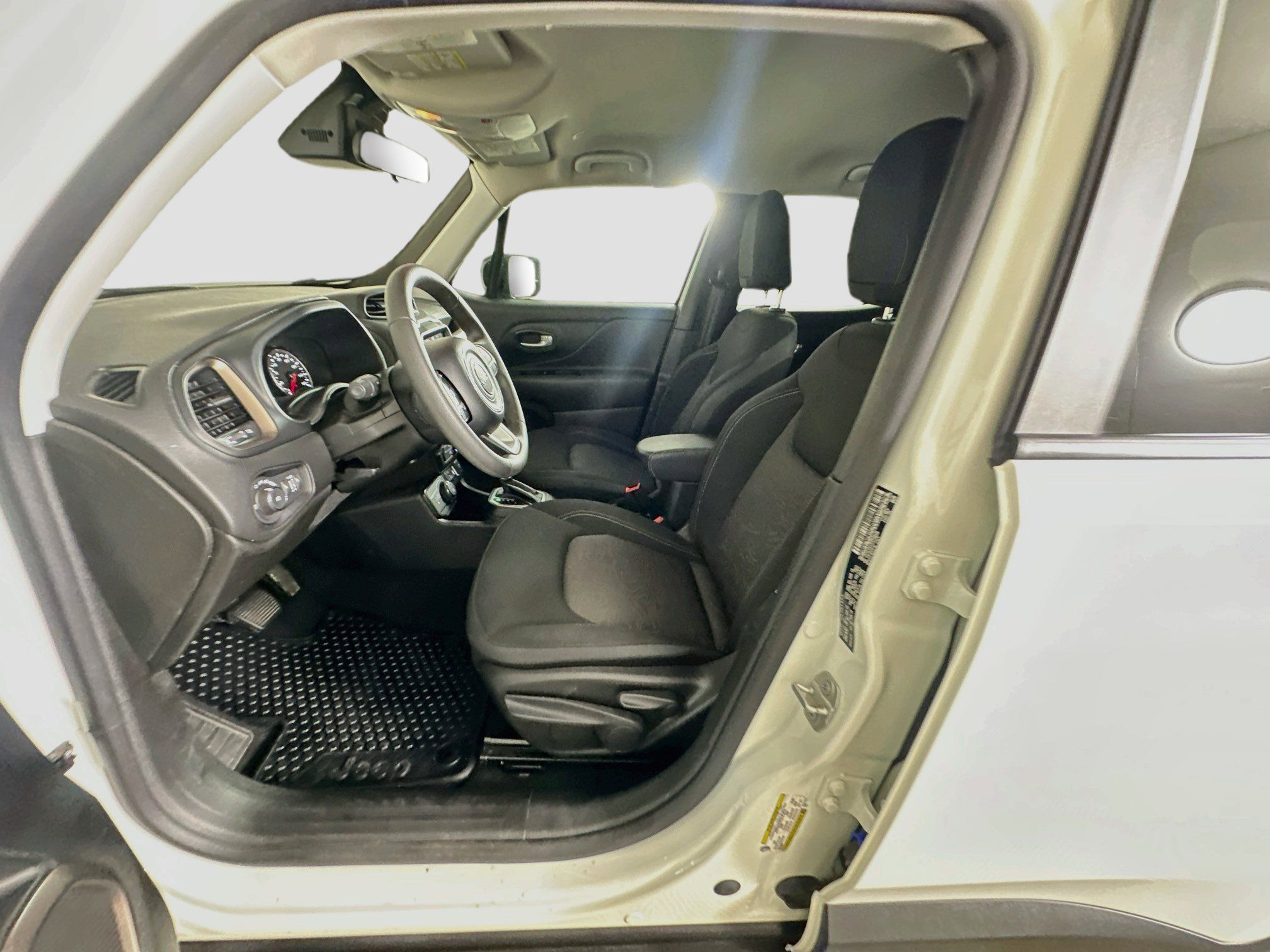 Used 2023 Jeep Renegade Latitude AWD/4WD image 13