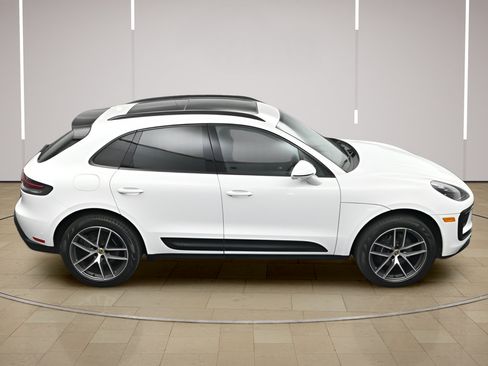 Used 2023 Porsche Macan AWD/4WD image 38