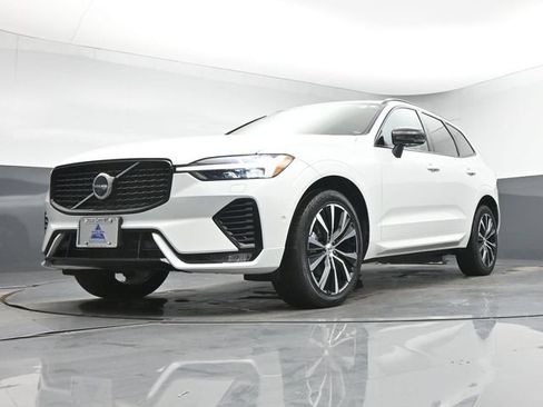 Used 2024 Volvo XC60 B5 Plus w/ Protection Package Premier AWD/4WD image 12