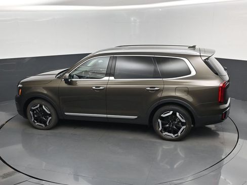 Certified 2025 Kia Telluride S FWD image 14