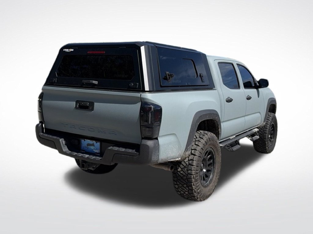 Used 2018 Toyota Tacoma SR5 AWD/4WD image 5