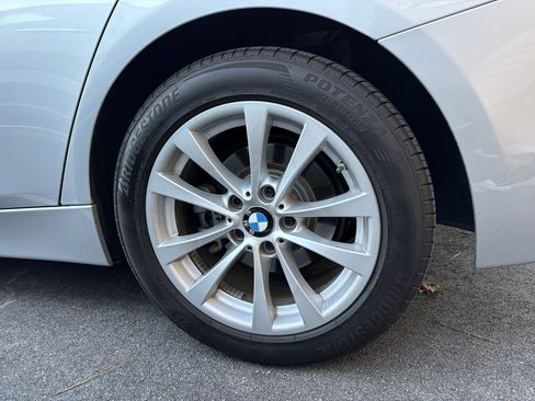 Used 2018 BMW 320i Sedan image 16