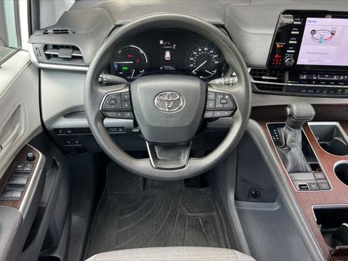 Certified 2022 Toyota Sienna LE AWD/4WD image 15
