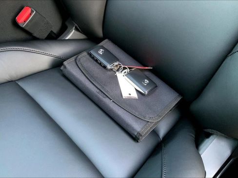 Used 2025 MAZDA MAZDA3 s image 11