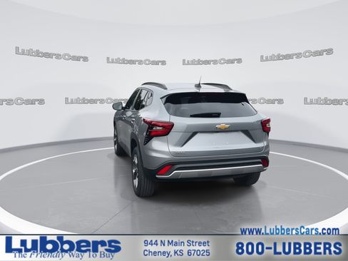 Used 2025 Chevrolet Trax LT w/ LT Convenience Package FWD image 7
