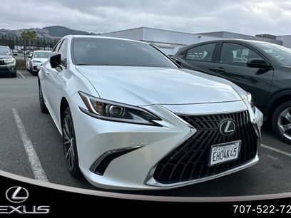 Used 2025 Lexus ES 300h w/ Premium Package