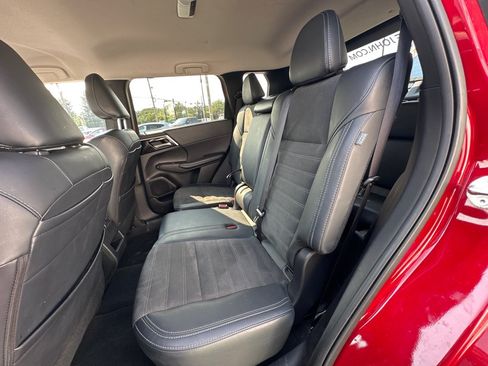 Used 2024 Mitsubishi Outlander SE AWD/4WD image 16
