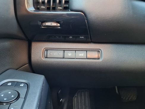 Used 2025 Nissan Pathfinder SV FWD image 29