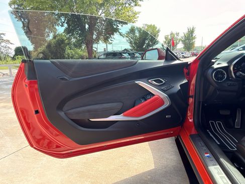 Used 2022 Chevrolet Camaro ZL1 RWD image 11