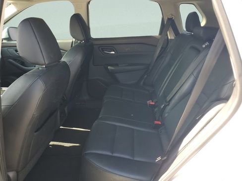 Used 2022 Nissan Rogue SV w/ SV Premium Package FWD image 11