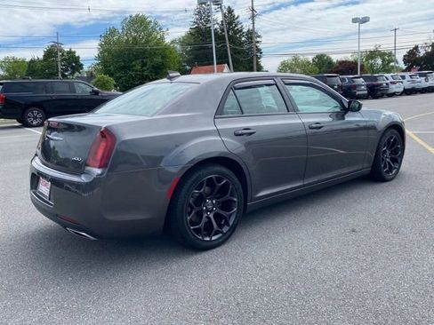 Used 2019 Chrysler 300 S RWD image 5