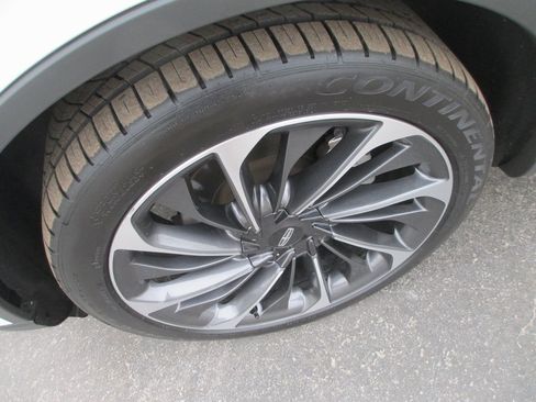 Used 2020 Lincoln Aviator Reserve w/ Equipment Group 202A image 11