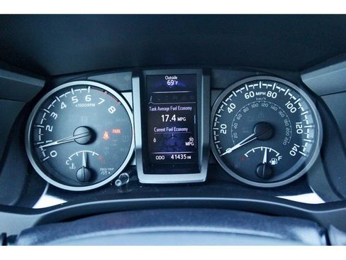 Used 2019 Toyota Tacoma TRD Sport image 15