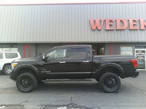 Used 2021 Nissan Titan SV w/ SV Convenience Package AWD/4WD image 4