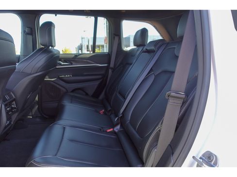Used 2025 Jeep Grand Cherokee Limited w/ Luxury Tech Group II AWD/4WD image 22