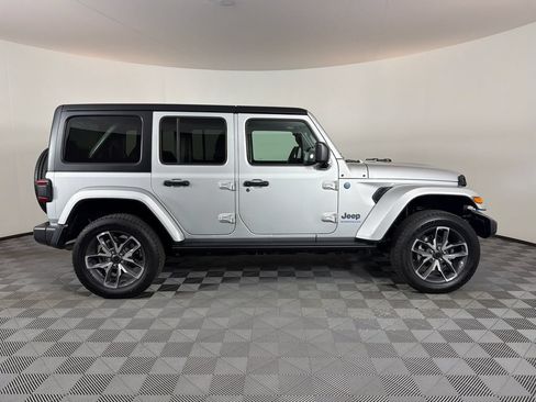Used 2024 Jeep Wrangler Unlimited w/ Convenience Group AWD/4WD image 2