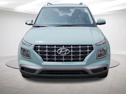 Used 2025 Hyundai Venue SEL FWD image 2