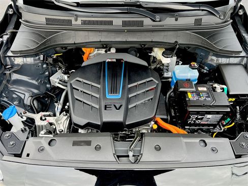 Used 2023 Hyundai Kona SE image 24