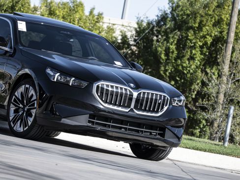 New 2026 BMW i5 eDrive40 image 5