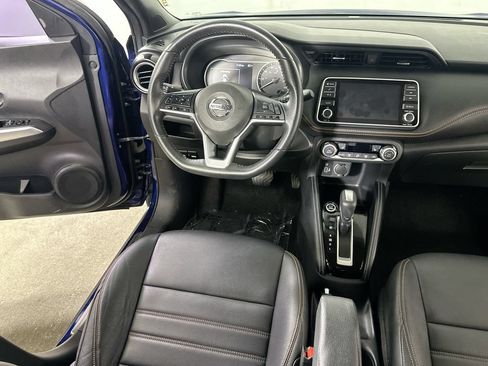 Used 2019 Nissan Kicks SR w/ SR Premium Package FWD image 17
