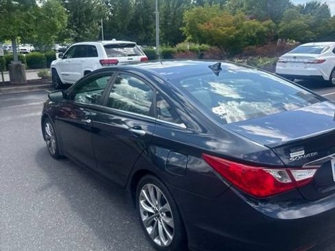 Used 2011 Hyundai Sonata SE w/ Navigation & Sunroof Pkg 4 FWD image 5