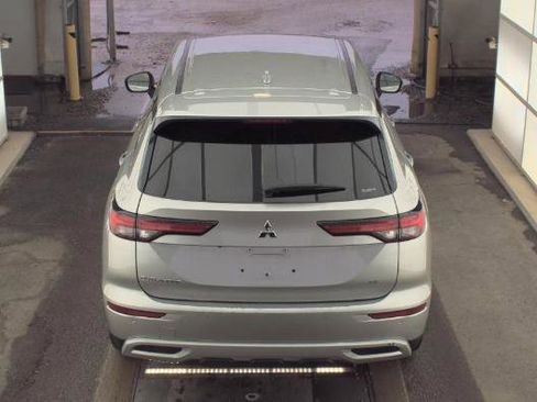 Used 2024 Mitsubishi Outlander SE Black Edition image 6