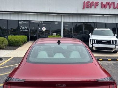 Used 2023 Hyundai Sonata SE w/ Cargo Package FWD image 8
