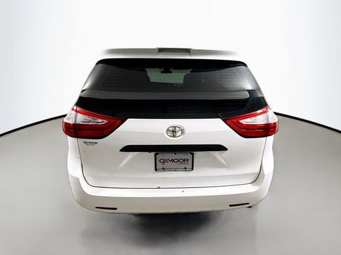 Used 2018 Toyota Sienna L FWD image 6