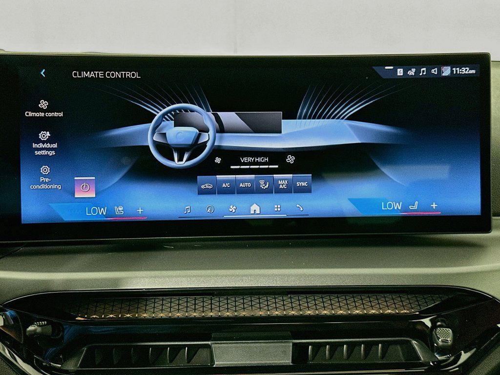 Used 2025 BMW 230i Coupe w/ M Sport Package RWD image 16