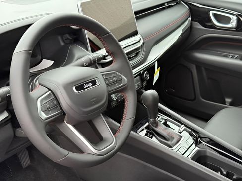 New 2026 Jeep Compass Trailhawk w/ Sun, Sound & Navigation Group AWD/4WD image 19