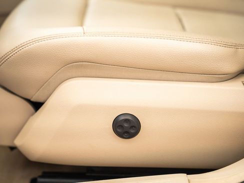 Used 2016 Mercedes-Benz E 350 4MATIC Sedan image 36