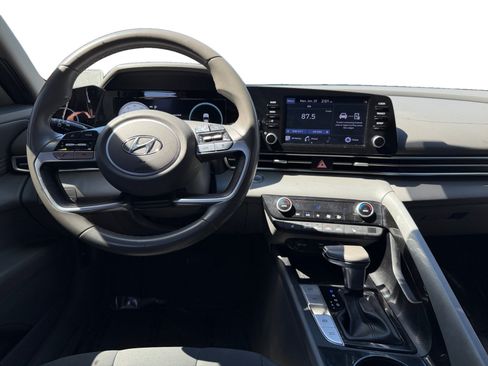 Used 2022 Hyundai Elantra SEL w/ Convenience Package FWD image 10