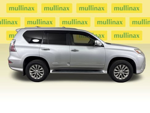 Used 2016 Lexus GX 460 w/ Premium Package AWD/4WD image 2