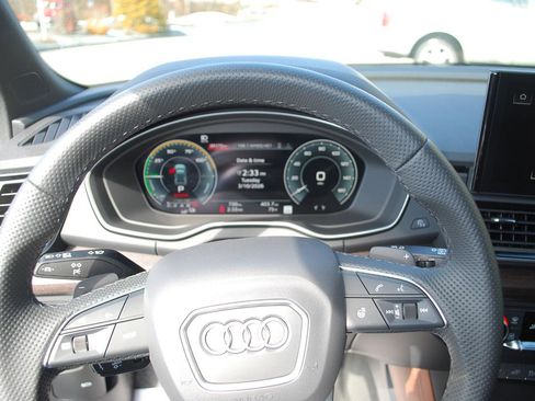 Used 2025 Audi Q5 e Prestige w/ Prestige Package image 7