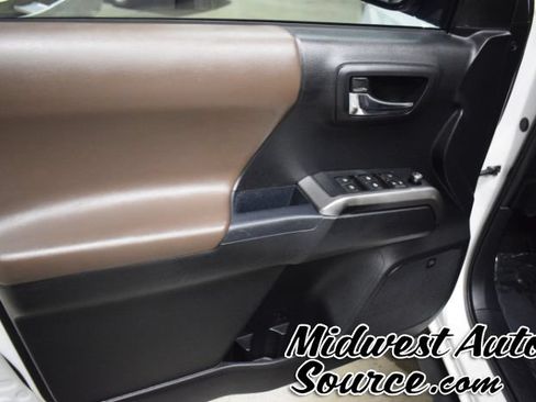 Used 2017 Toyota Tacoma Limited w/ Tow Package AWD/4WD image 11