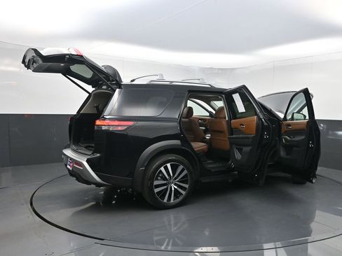 Used 2025 Nissan Pathfinder Platinum w/ Cargo Package FWD image 44