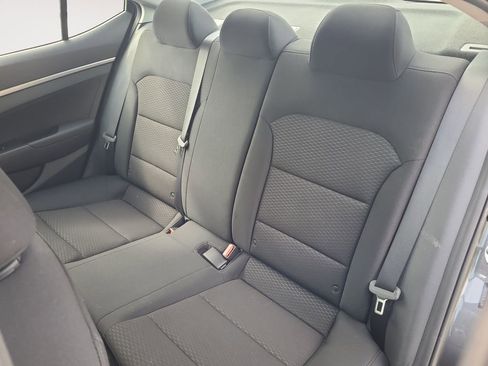 Used 2020 Hyundai Elantra SE w/ Cargo Package (C1) FWD image 13