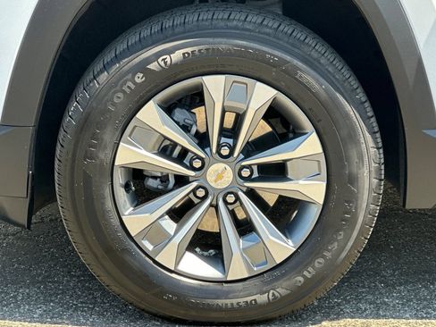 Used 2026 Chevrolet Equinox LT FWD image 37