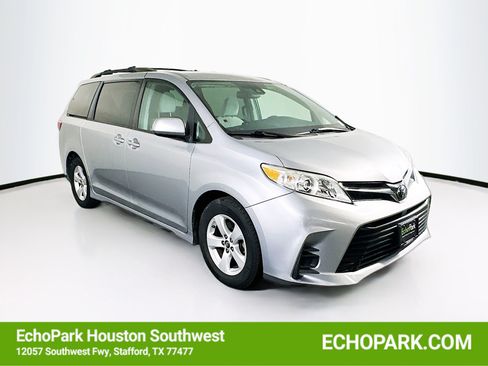 Used 2018 Toyota Sienna LE FWD image 1
