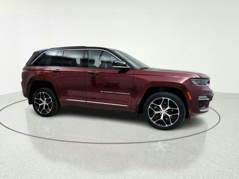 Used 2022 Jeep Grand Cherokee Summit AWD/4WD image 9