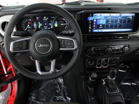 Used 2025 Jeep Wrangler Unlimited Sahara AWD/4WD image 10