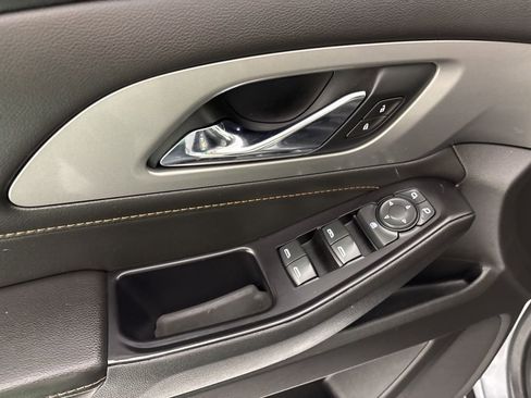Used 2020 Chevrolet Traverse LT image 23