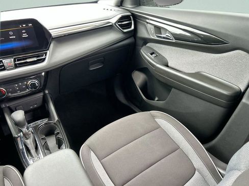 Used 2024 Chevrolet TrailBlazer LT w/ LT Cold Weather Package FWD image 18