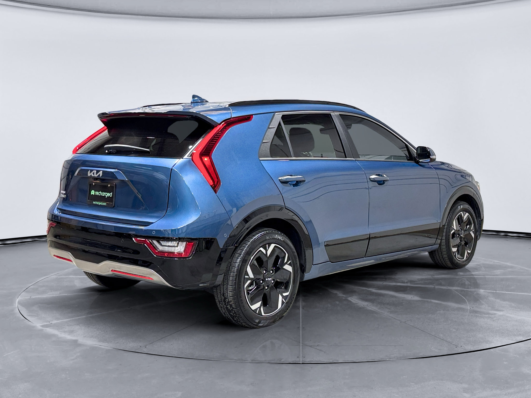 Used 2024 Kia Niro Wave w/ Wave Preserve Package FWD image 3