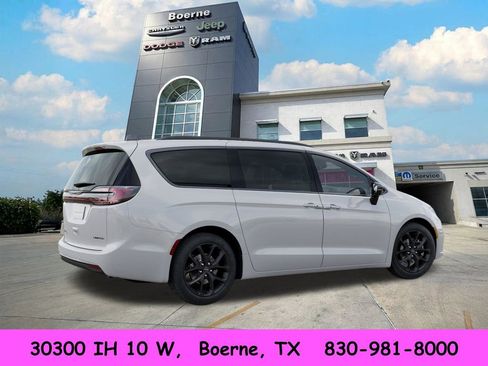 New 2026 Chrysler Pacifica Limited w/ S Appearance Package FWD image 4