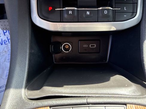 Used 2021 GMC Acadia SLE w/ Driver Convenience Package image 36